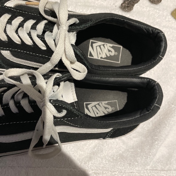 VANS OLD SCHOOL BLACK AND WHITE SIZE 10.5 - hardly used.. soles have no wear! - Picture 7 of 11